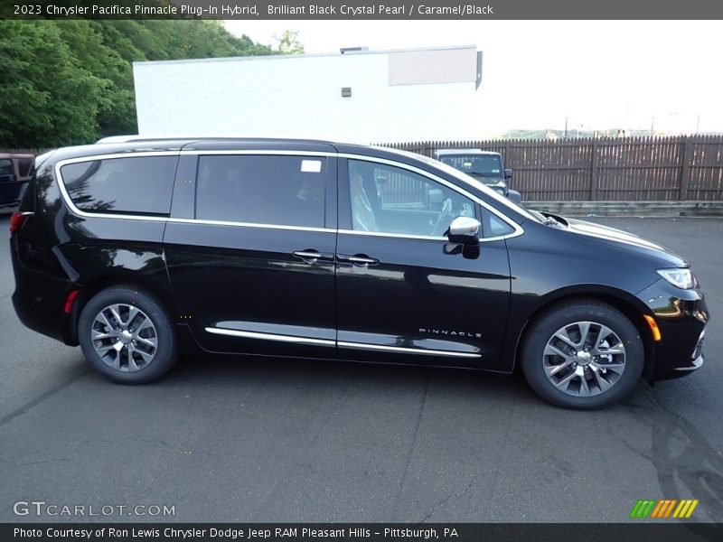 Brilliant Black Crystal Pearl / Caramel/Black 2023 Chrysler Pacifica Pinnacle Plug-In Hybrid