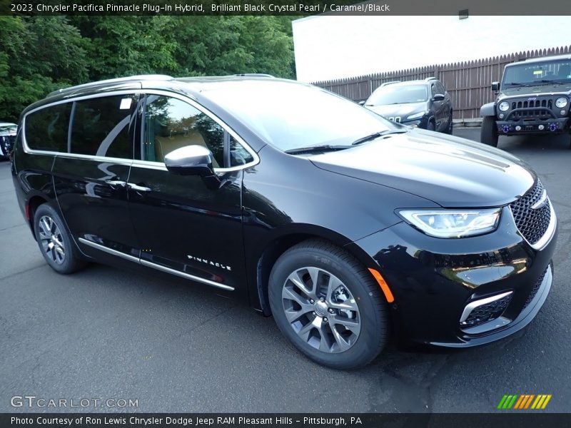 Brilliant Black Crystal Pearl / Caramel/Black 2023 Chrysler Pacifica Pinnacle Plug-In Hybrid