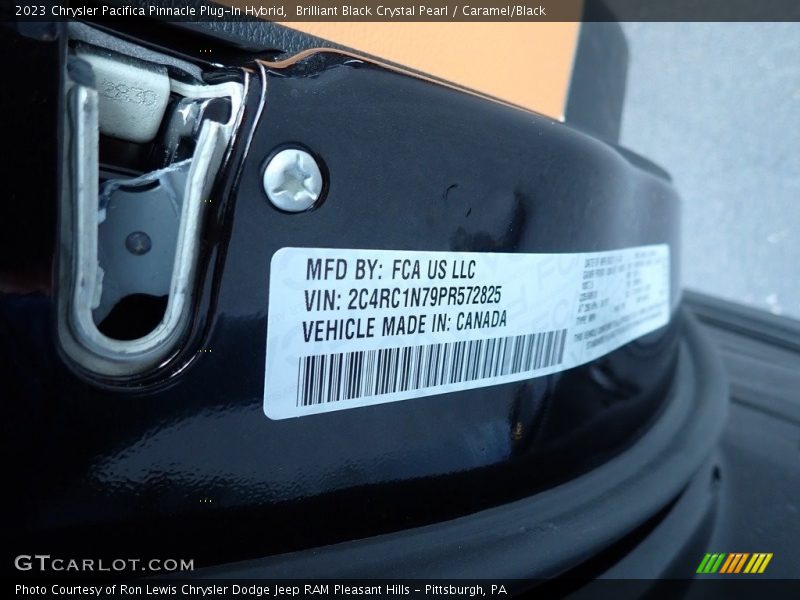 Brilliant Black Crystal Pearl / Caramel/Black 2023 Chrysler Pacifica Pinnacle Plug-In Hybrid