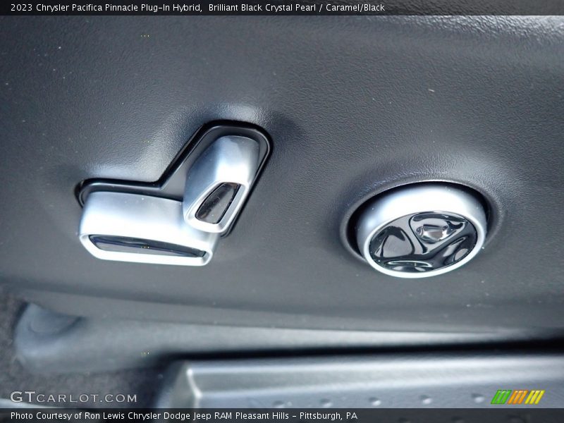 Brilliant Black Crystal Pearl / Caramel/Black 2023 Chrysler Pacifica Pinnacle Plug-In Hybrid