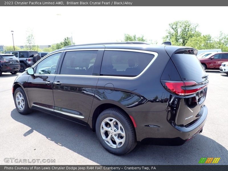 Brilliant Black Crystal Pearl / Black/Alloy 2023 Chrysler Pacifica Limited AWD