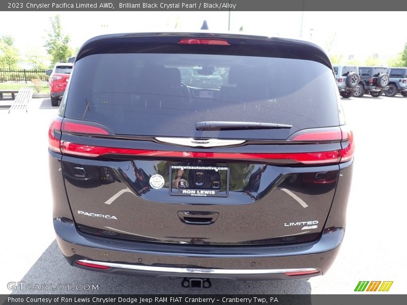 Brilliant Black Crystal Pearl / Black/Alloy 2023 Chrysler Pacifica Limited AWD