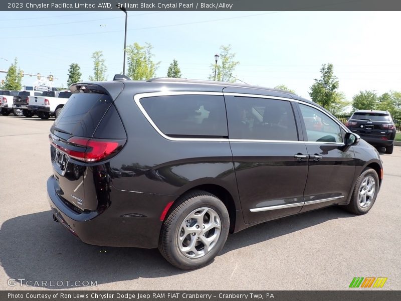 Brilliant Black Crystal Pearl / Black/Alloy 2023 Chrysler Pacifica Limited AWD
