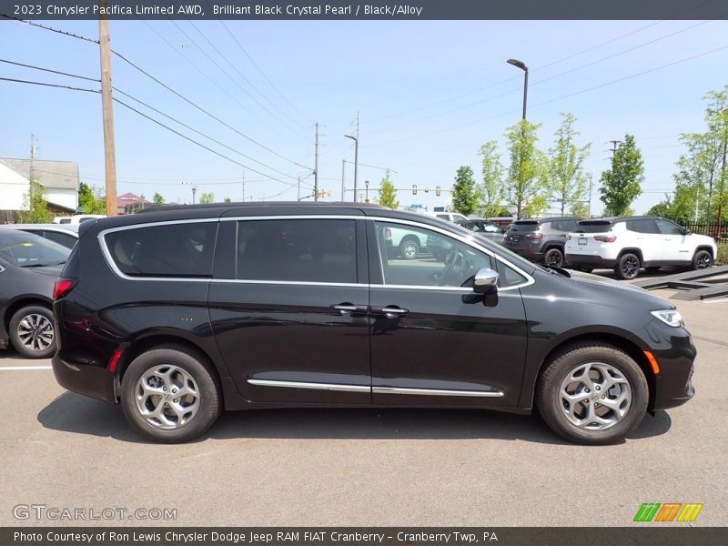 Brilliant Black Crystal Pearl / Black/Alloy 2023 Chrysler Pacifica Limited AWD
