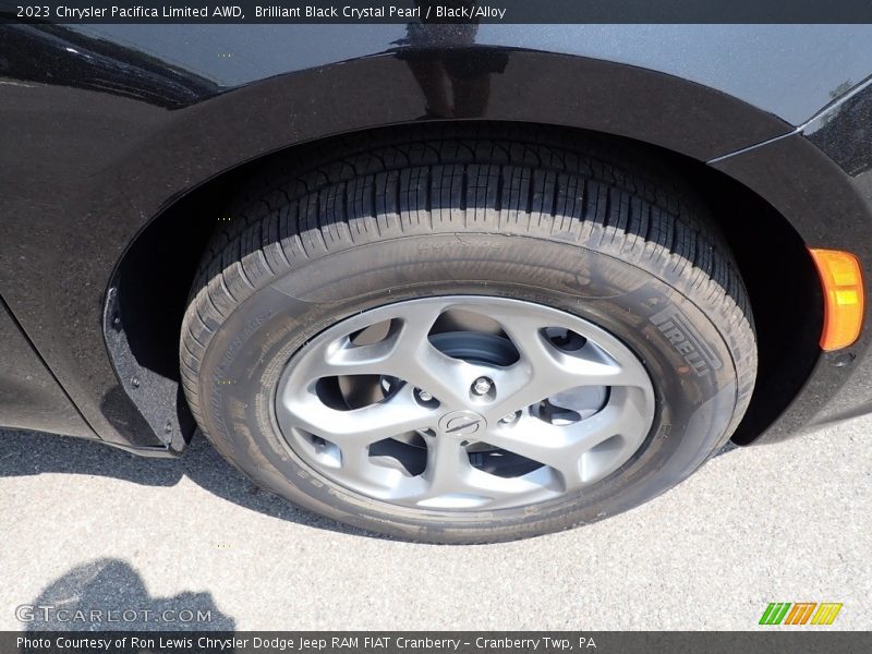Brilliant Black Crystal Pearl / Black/Alloy 2023 Chrysler Pacifica Limited AWD
