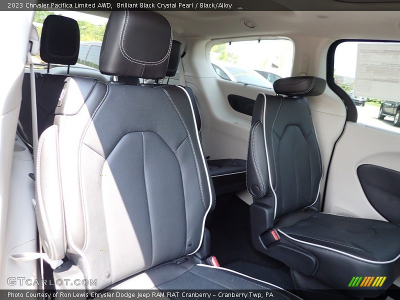 Brilliant Black Crystal Pearl / Black/Alloy 2023 Chrysler Pacifica Limited AWD
