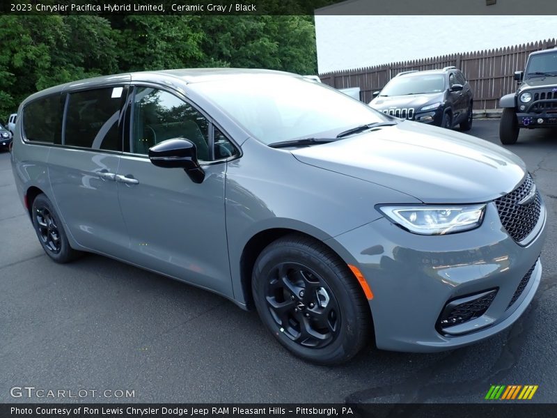 Front 3/4 View of 2023 Pacifica Hybrid Limited