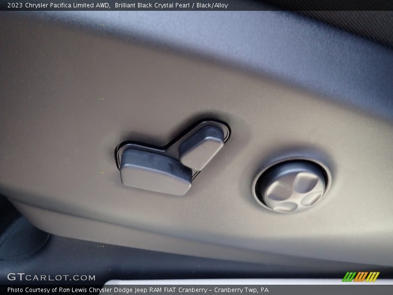 Brilliant Black Crystal Pearl / Black/Alloy 2023 Chrysler Pacifica Limited AWD