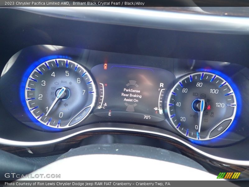 Brilliant Black Crystal Pearl / Black/Alloy 2023 Chrysler Pacifica Limited AWD
