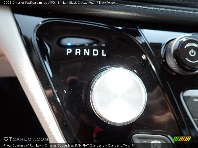 Brilliant Black Crystal Pearl / Black/Alloy 2023 Chrysler Pacifica Limited AWD
