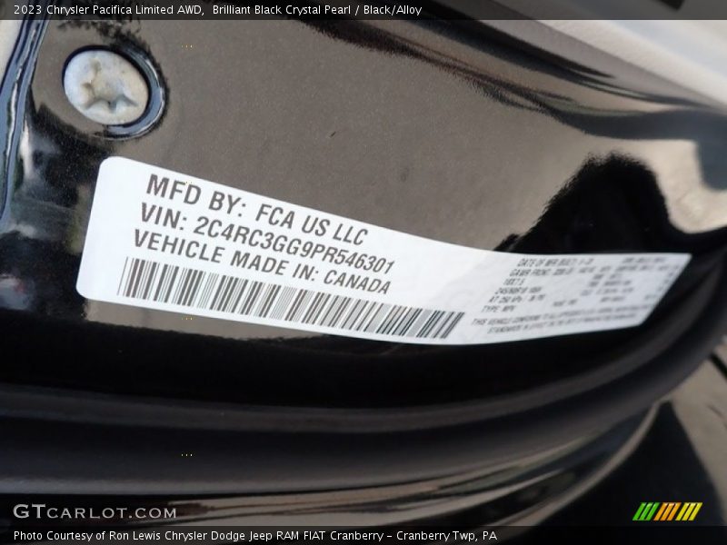 Brilliant Black Crystal Pearl / Black/Alloy 2023 Chrysler Pacifica Limited AWD