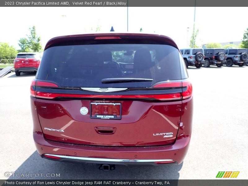 Velvet Red Pearl / Black/Alloy 2023 Chrysler Pacifica Limited AWD