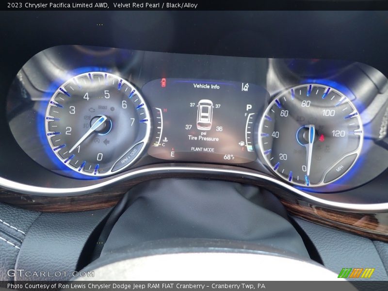 Velvet Red Pearl / Black/Alloy 2023 Chrysler Pacifica Limited AWD