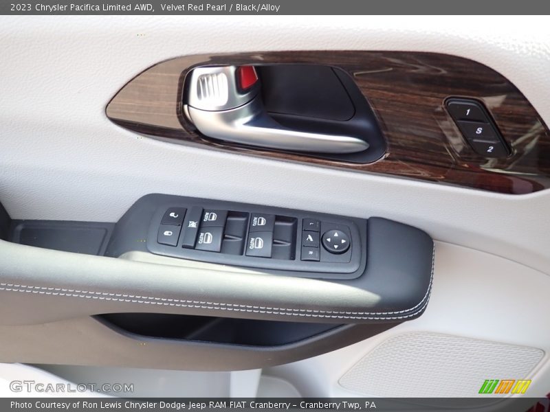 Velvet Red Pearl / Black/Alloy 2023 Chrysler Pacifica Limited AWD