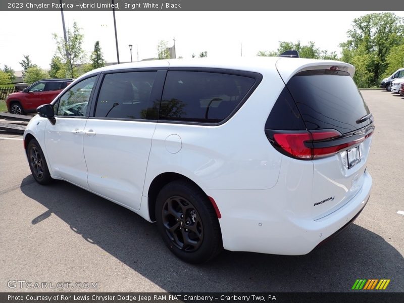 Bright White / Black 2023 Chrysler Pacifica Hybrid Limited