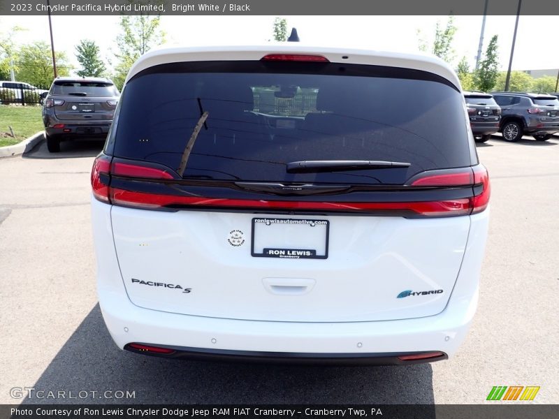 Bright White / Black 2023 Chrysler Pacifica Hybrid Limited