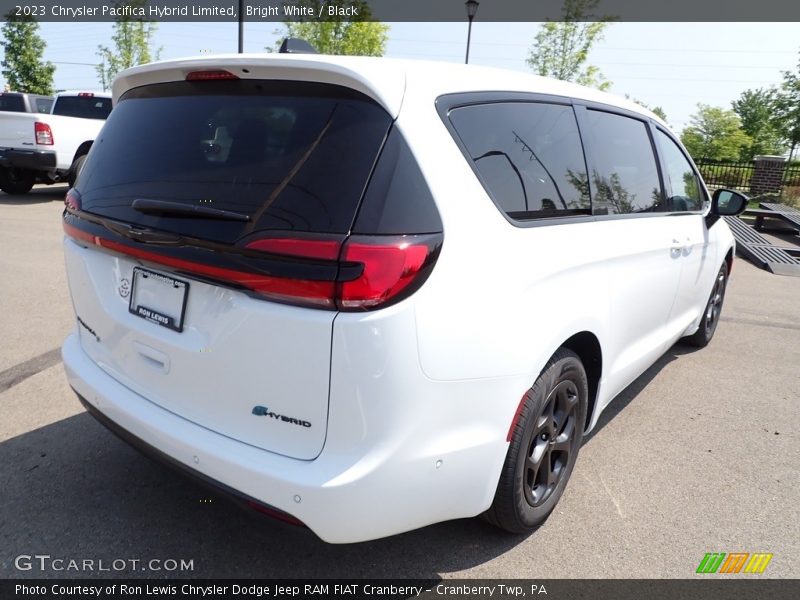 Bright White / Black 2023 Chrysler Pacifica Hybrid Limited