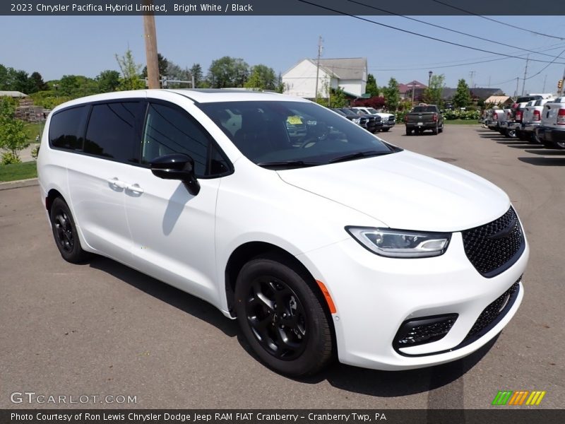 Bright White / Black 2023 Chrysler Pacifica Hybrid Limited