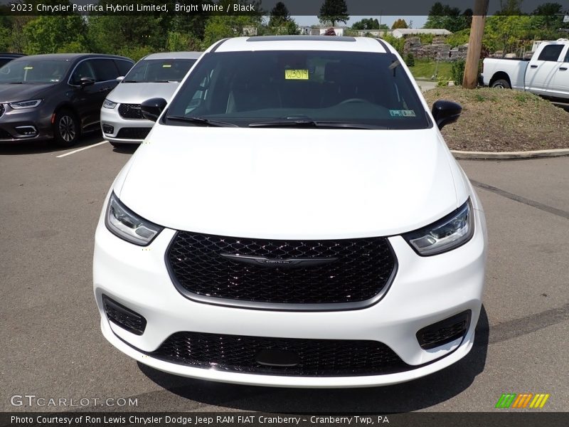 Bright White / Black 2023 Chrysler Pacifica Hybrid Limited