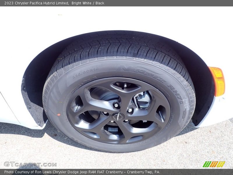Bright White / Black 2023 Chrysler Pacifica Hybrid Limited
