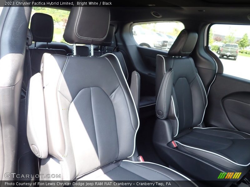 Bright White / Black 2023 Chrysler Pacifica Hybrid Limited