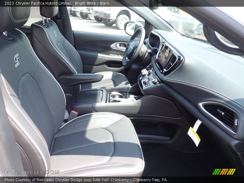 Bright White / Black 2023 Chrysler Pacifica Hybrid Limited