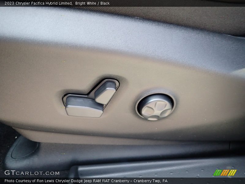 Bright White / Black 2023 Chrysler Pacifica Hybrid Limited