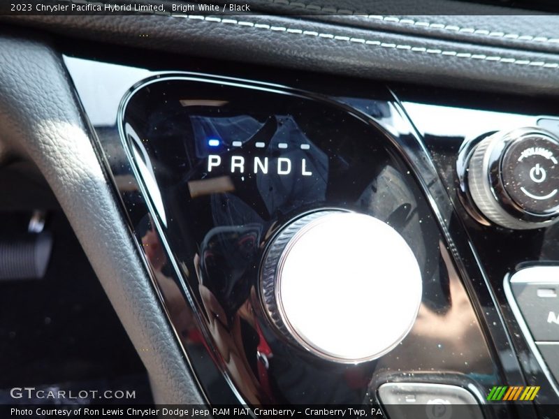 Bright White / Black 2023 Chrysler Pacifica Hybrid Limited