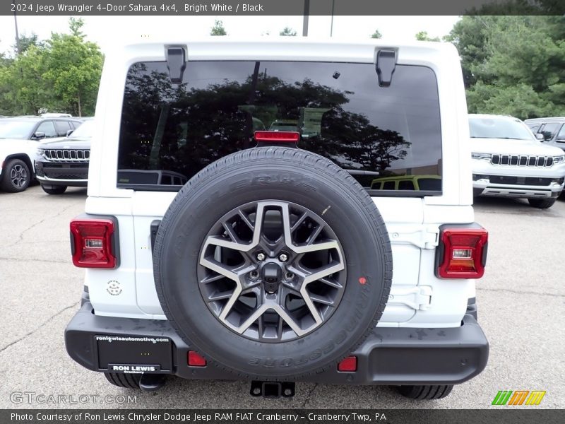  2024 Wrangler 4-Door Sahara 4x4 Wheel
