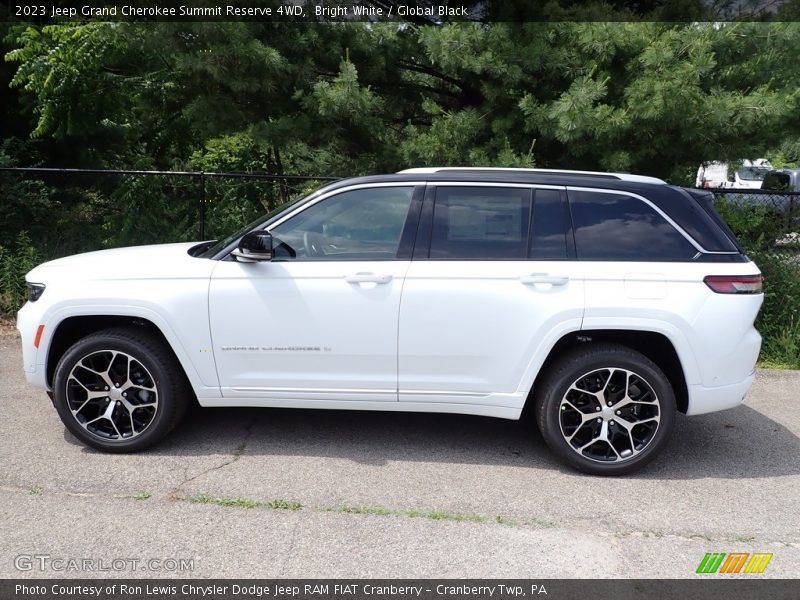 Bright White / Global Black 2023 Jeep Grand Cherokee Summit Reserve 4WD