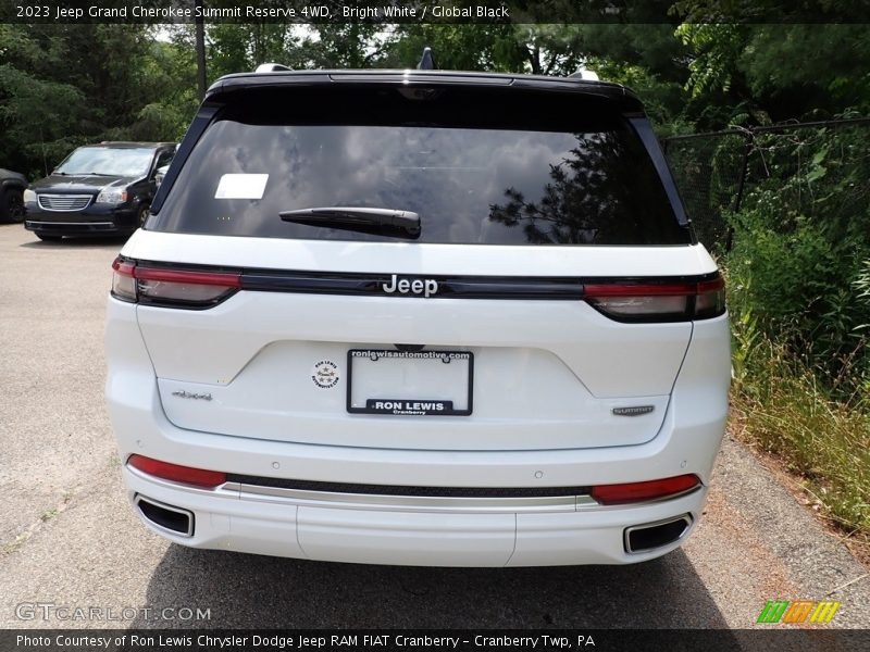 Bright White / Global Black 2023 Jeep Grand Cherokee Summit Reserve 4WD