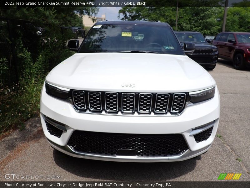 Bright White / Global Black 2023 Jeep Grand Cherokee Summit Reserve 4WD