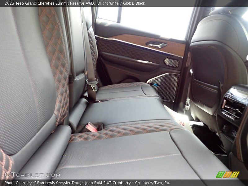 Bright White / Global Black 2023 Jeep Grand Cherokee Summit Reserve 4WD