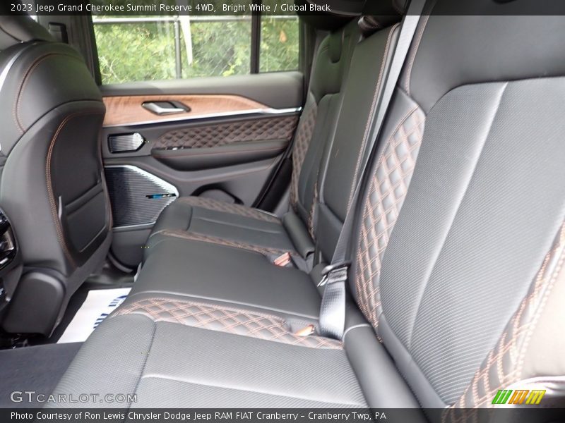 Bright White / Global Black 2023 Jeep Grand Cherokee Summit Reserve 4WD