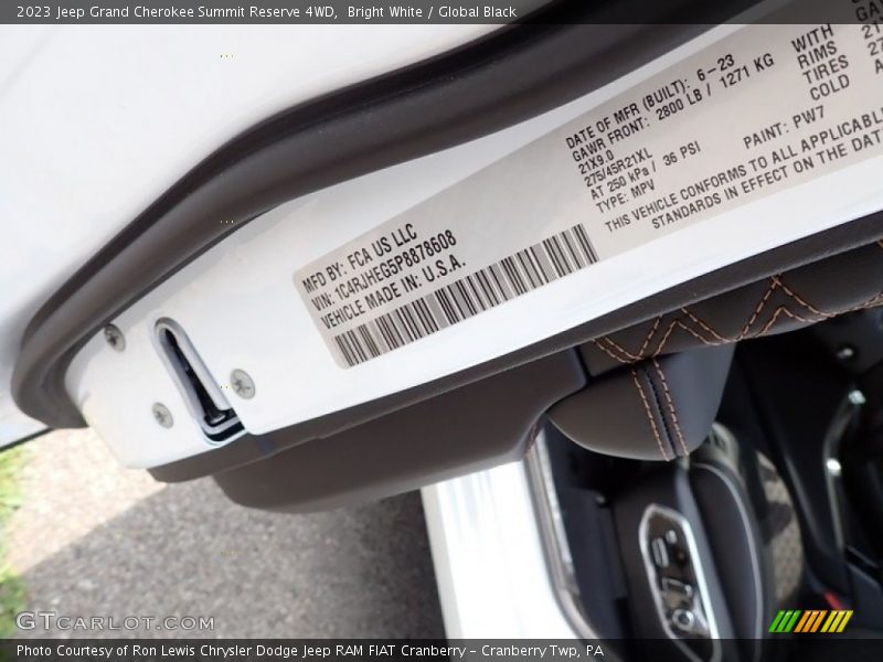 Bright White / Global Black 2023 Jeep Grand Cherokee Summit Reserve 4WD