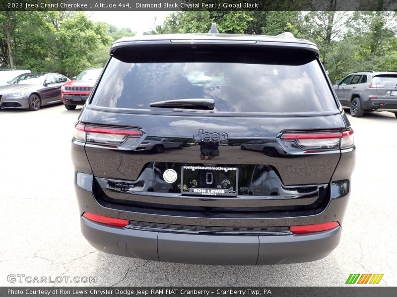 Diamond Black Crystal Pearl / Global Black 2023 Jeep Grand Cherokee L Altitude 4x4