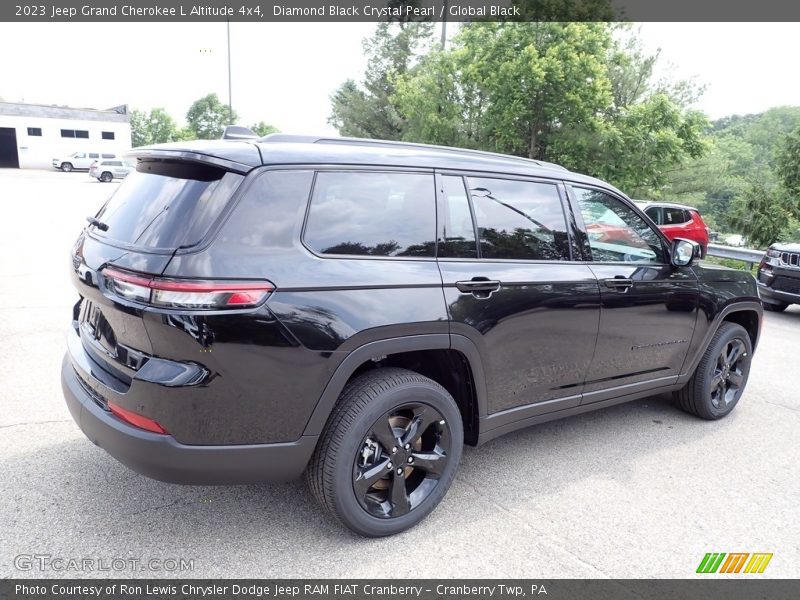 Diamond Black Crystal Pearl / Global Black 2023 Jeep Grand Cherokee L Altitude 4x4