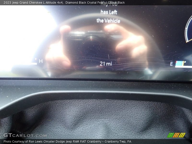 Diamond Black Crystal Pearl / Global Black 2023 Jeep Grand Cherokee L Altitude 4x4