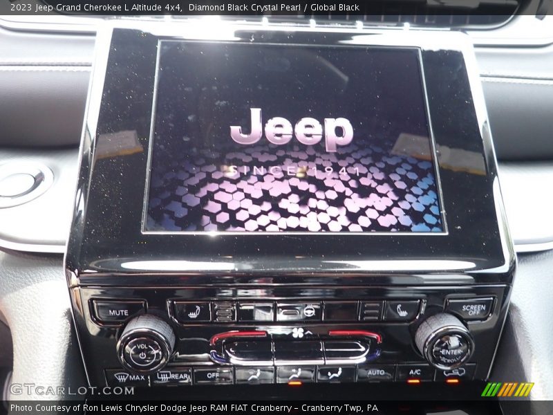 Diamond Black Crystal Pearl / Global Black 2023 Jeep Grand Cherokee L Altitude 4x4
