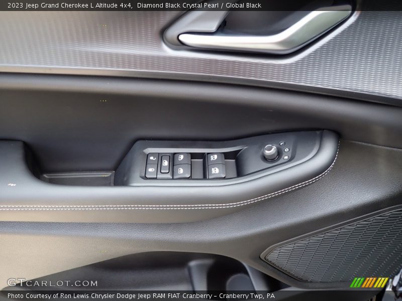 Diamond Black Crystal Pearl / Global Black 2023 Jeep Grand Cherokee L Altitude 4x4