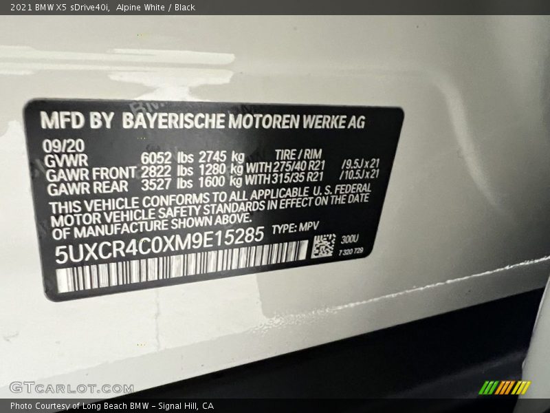 Alpine White / Black 2021 BMW X5 sDrive40i