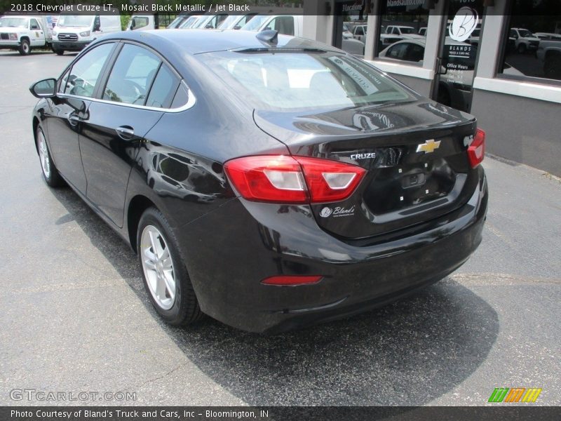 Mosaic Black Metallic / Jet Black 2018 Chevrolet Cruze LT