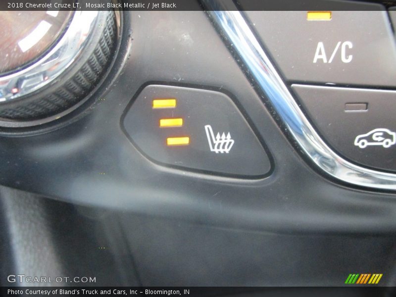 Mosaic Black Metallic / Jet Black 2018 Chevrolet Cruze LT