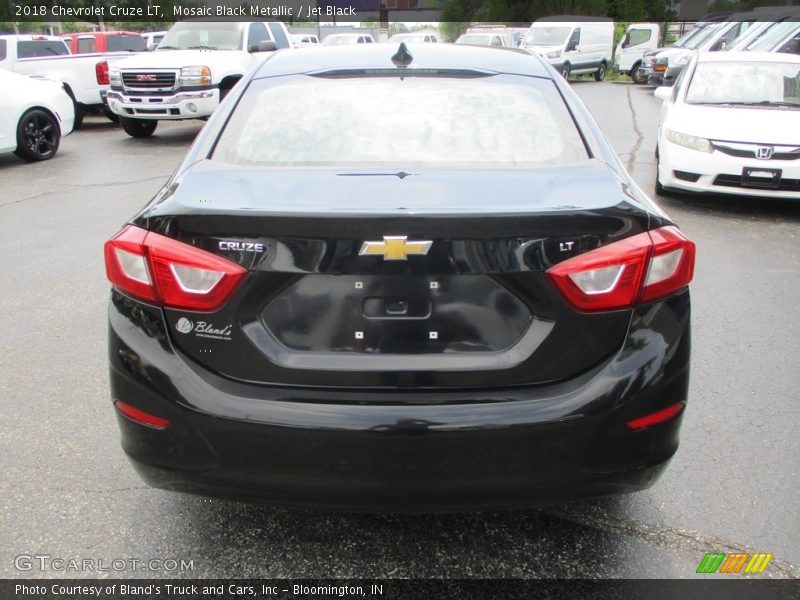 Mosaic Black Metallic / Jet Black 2018 Chevrolet Cruze LT