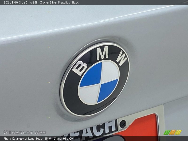 Glacier Silver Metallic / Black 2021 BMW X1 sDrive28i