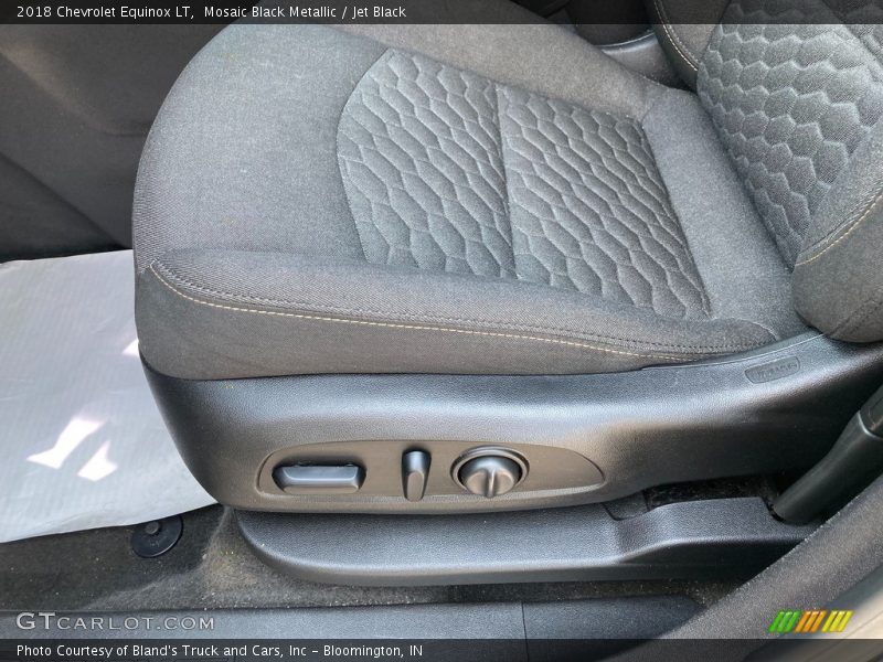 Mosaic Black Metallic / Jet Black 2018 Chevrolet Equinox LT