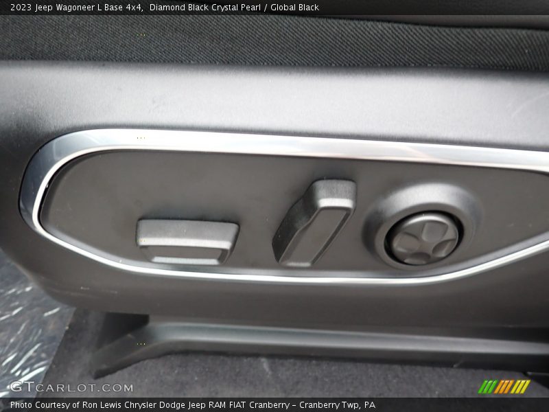 Diamond Black Crystal Pearl / Global Black 2023 Jeep Wagoneer L Base 4x4