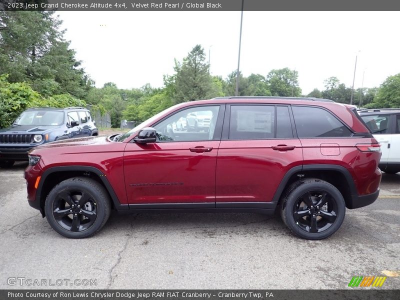 Velvet Red Pearl / Global Black 2023 Jeep Grand Cherokee Altitude 4x4