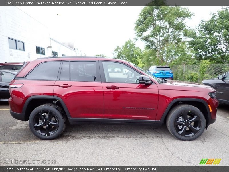 Velvet Red Pearl / Global Black 2023 Jeep Grand Cherokee Altitude 4x4
