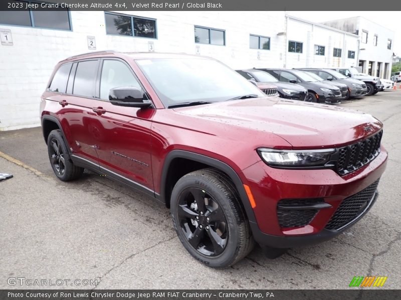 Velvet Red Pearl / Global Black 2023 Jeep Grand Cherokee Altitude 4x4